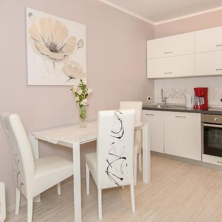 Apartments Dora Porec Exterior photo