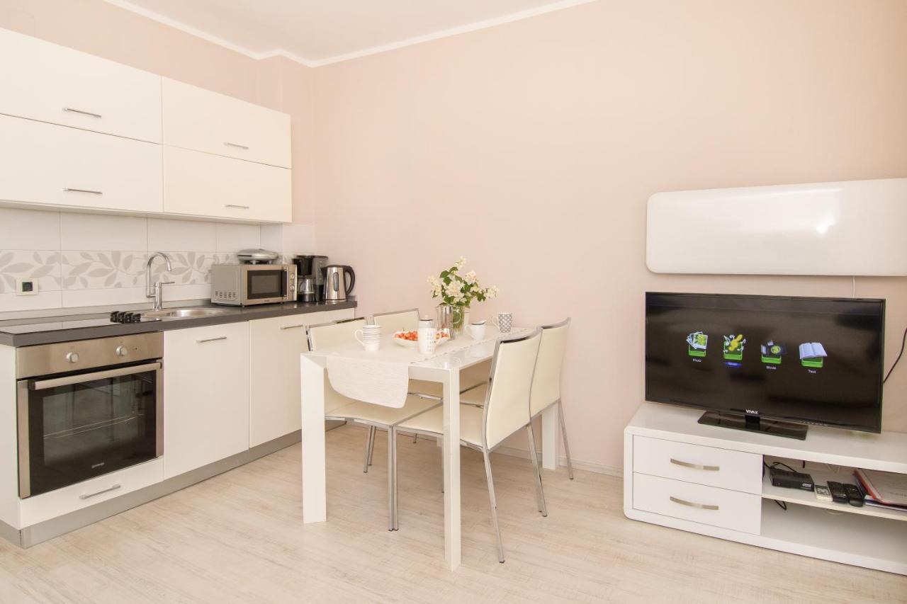 Apartments Dora Porec Exterior photo
